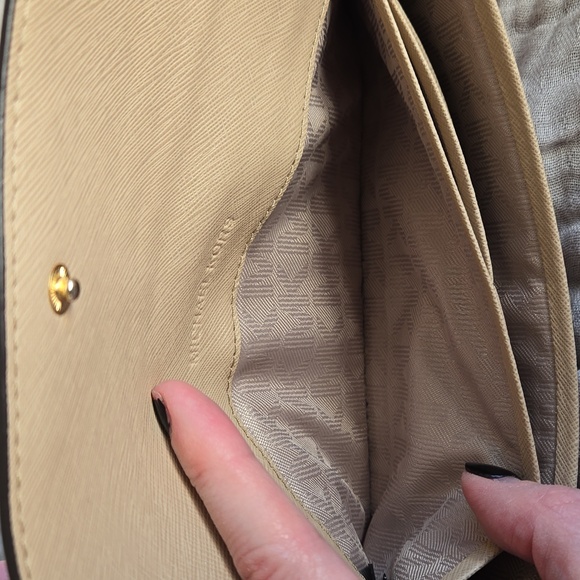 Michael Kors wallet - Picture 8 of 12